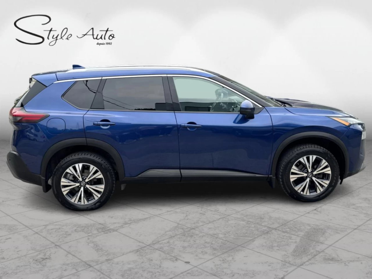 2021 Nissan Rogue AWD SV Main Image