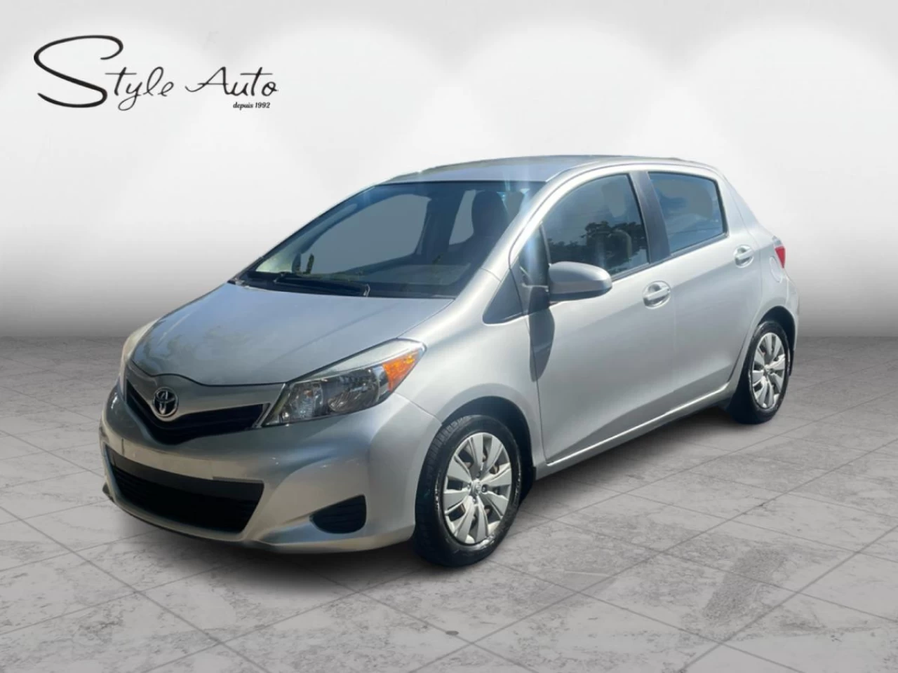 2013 Toyota Yaris 5dr HB Man LE Image principale