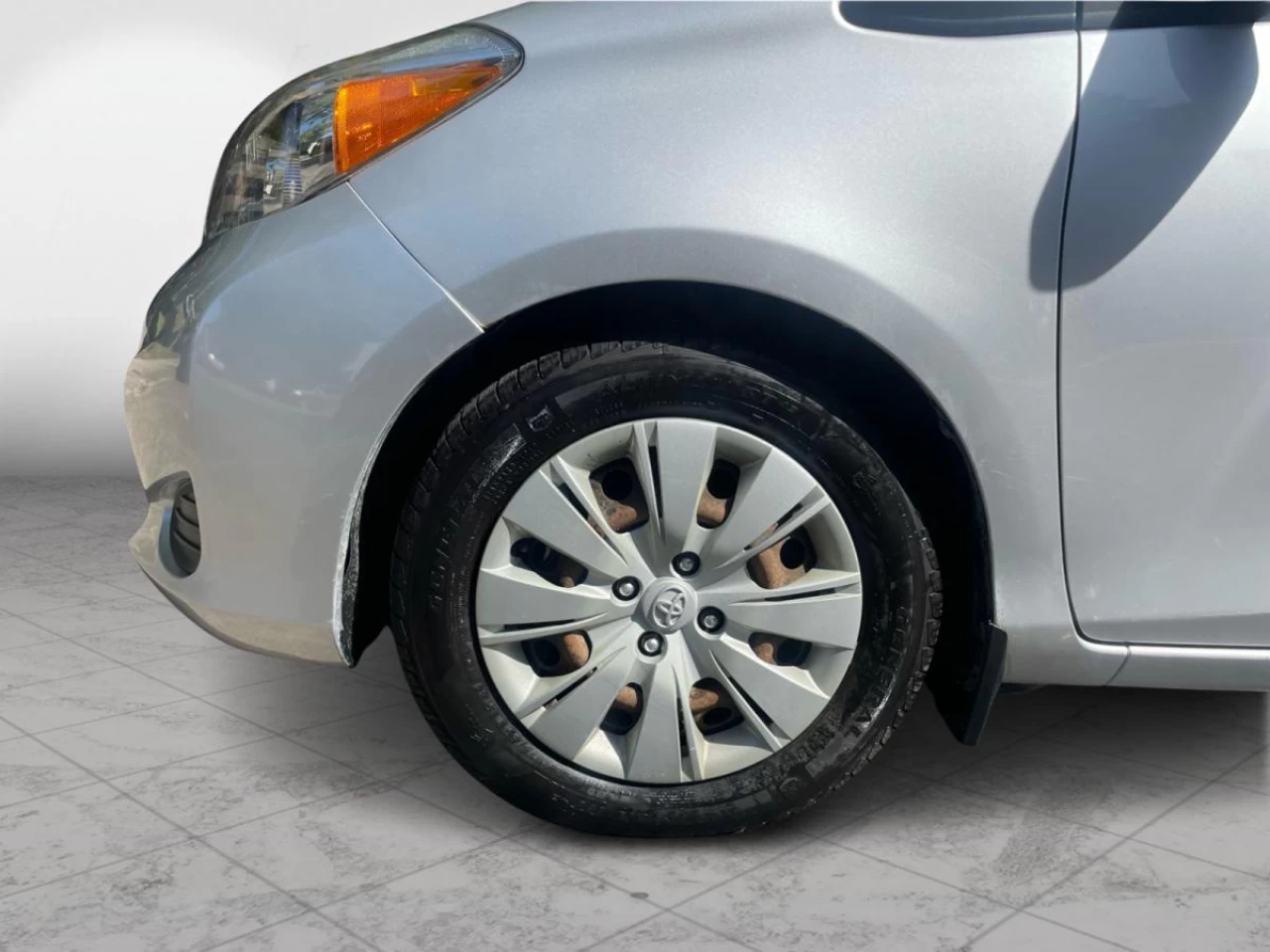 2013 Toyota Yaris 5dr HB Man LE Image principale