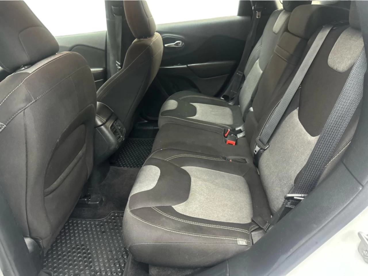 2016 Jeep Cherokee 4WD Sport Main Image