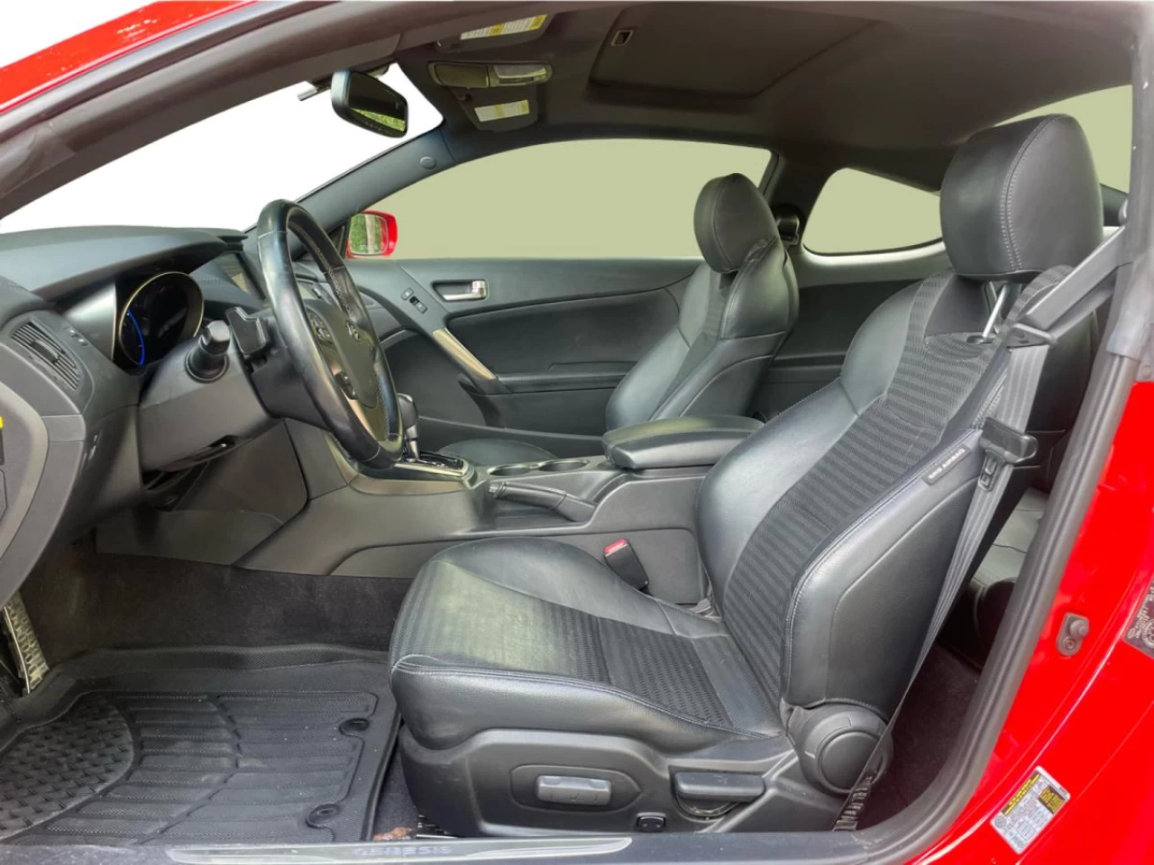 2013 Hyundai Genesis 2dr V6 Auto GT *Ltd Avail* Image principale