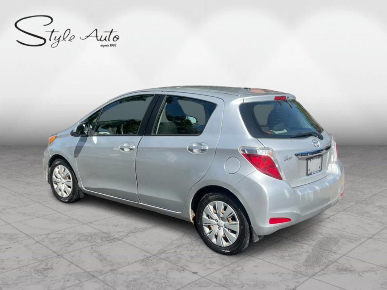 2013 Toyota Yaris 5dr HB Man LE Image principale