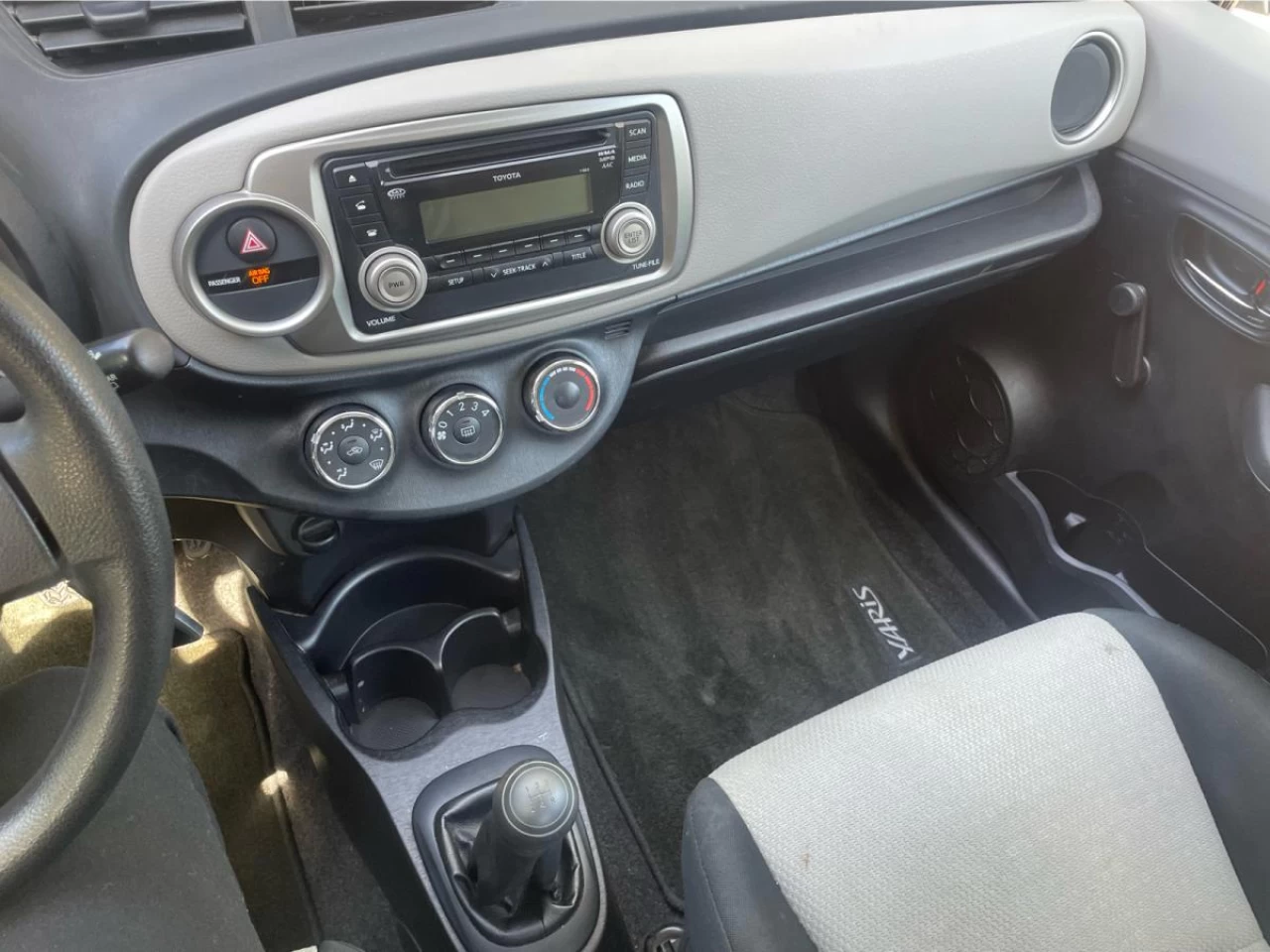 2013 Toyota Yaris 5dr HB Man LE Image principale