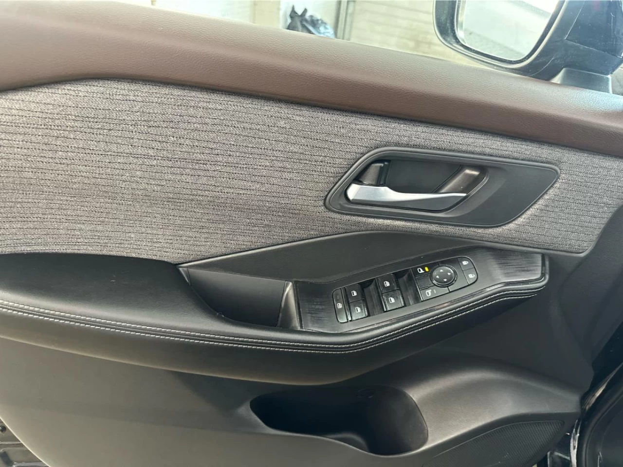 2021 Nissan Rogue AWD SV Main Image
