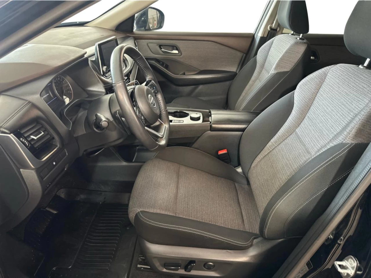 2021 Nissan Rogue AWD SV Main Image