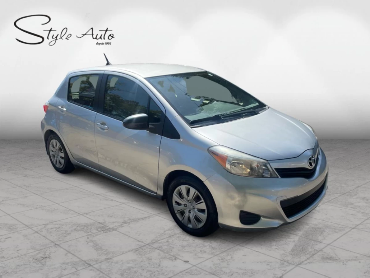 2013 Toyota Yaris 5dr HB Man LE Image principale