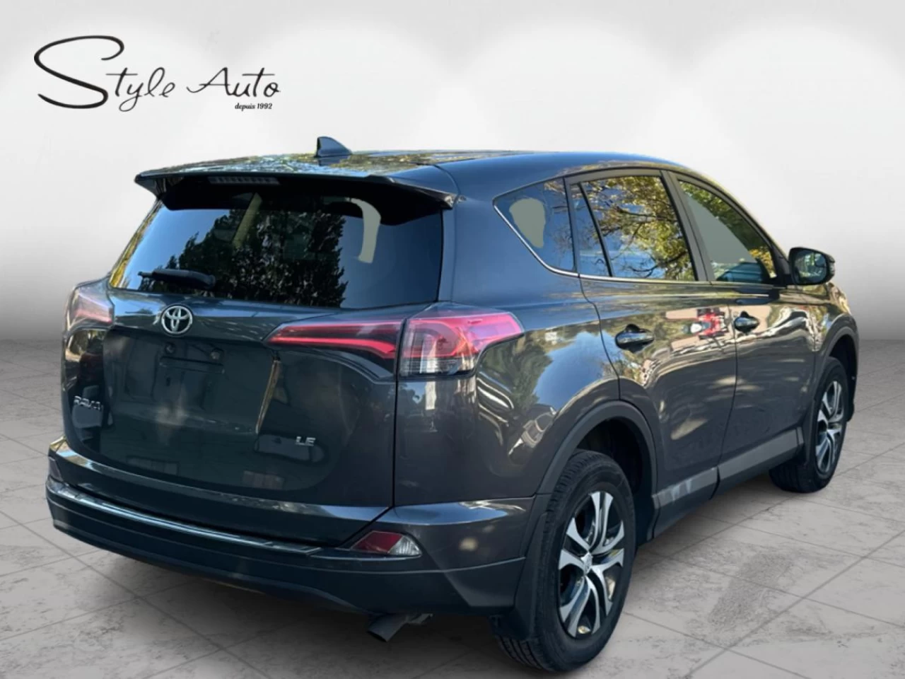 2016 Toyota RAV4 LE Main Image