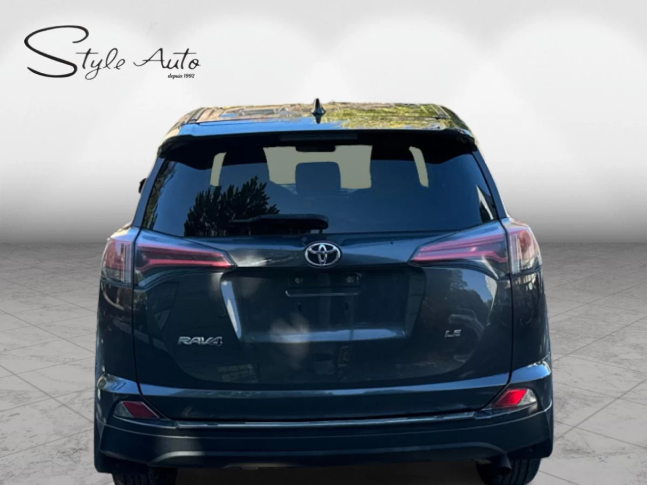 2016 Toyota RAV4 LE Main Image