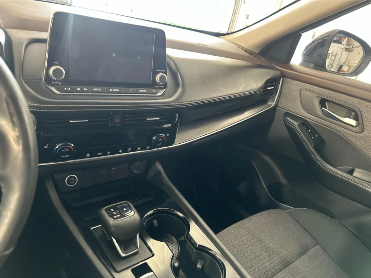 2021 Nissan Rogue AWD SV Main Image