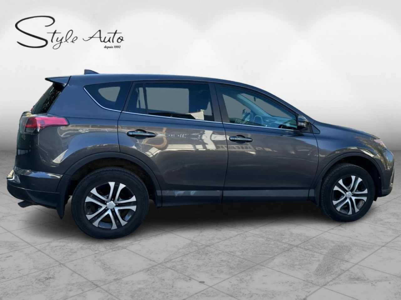 2016 Toyota RAV4 LE Main Image