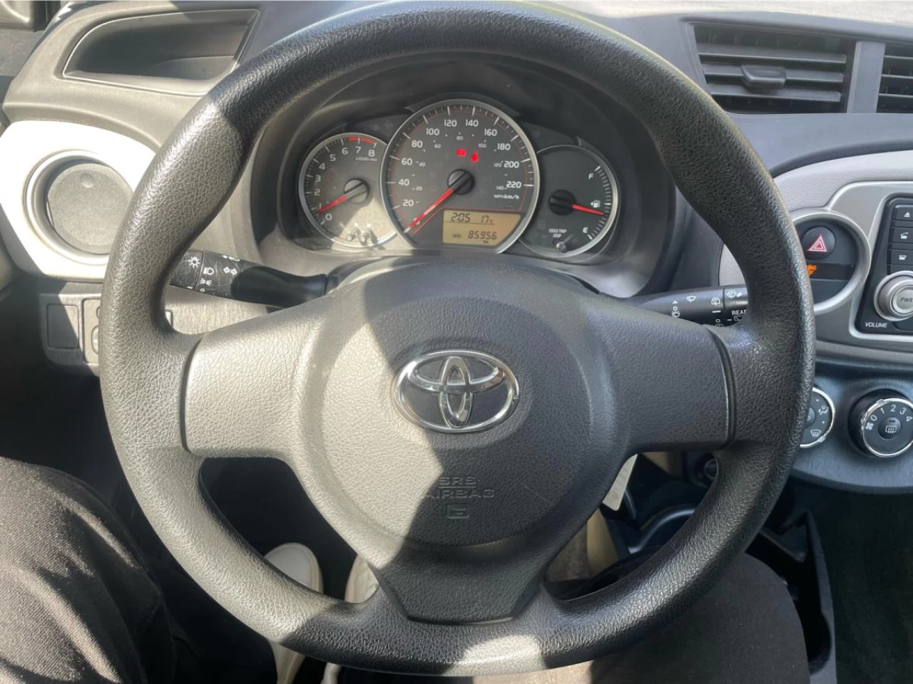 2013 Toyota Yaris 5dr HB Man LE Image principale