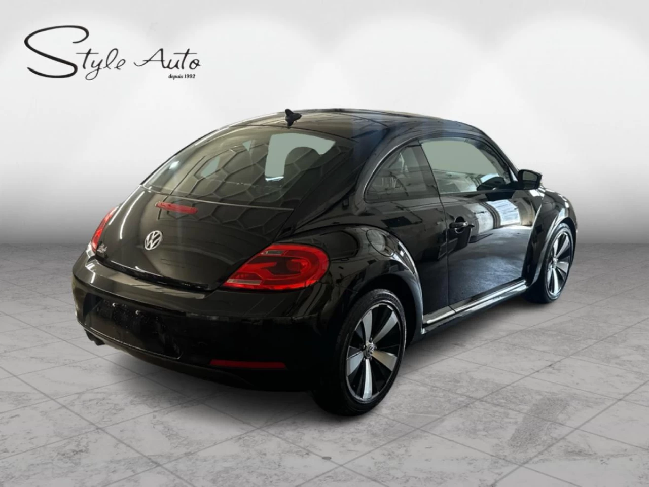 2012 Volkswagen Beetle Cpe Auto Highline Main Image