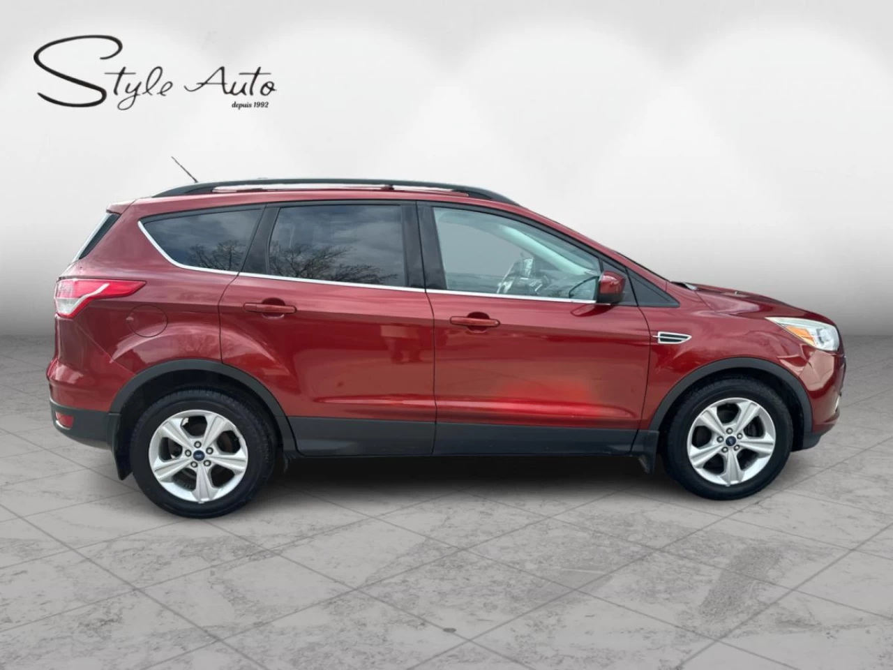 2015 Ford Escape 4dr SE Image principale