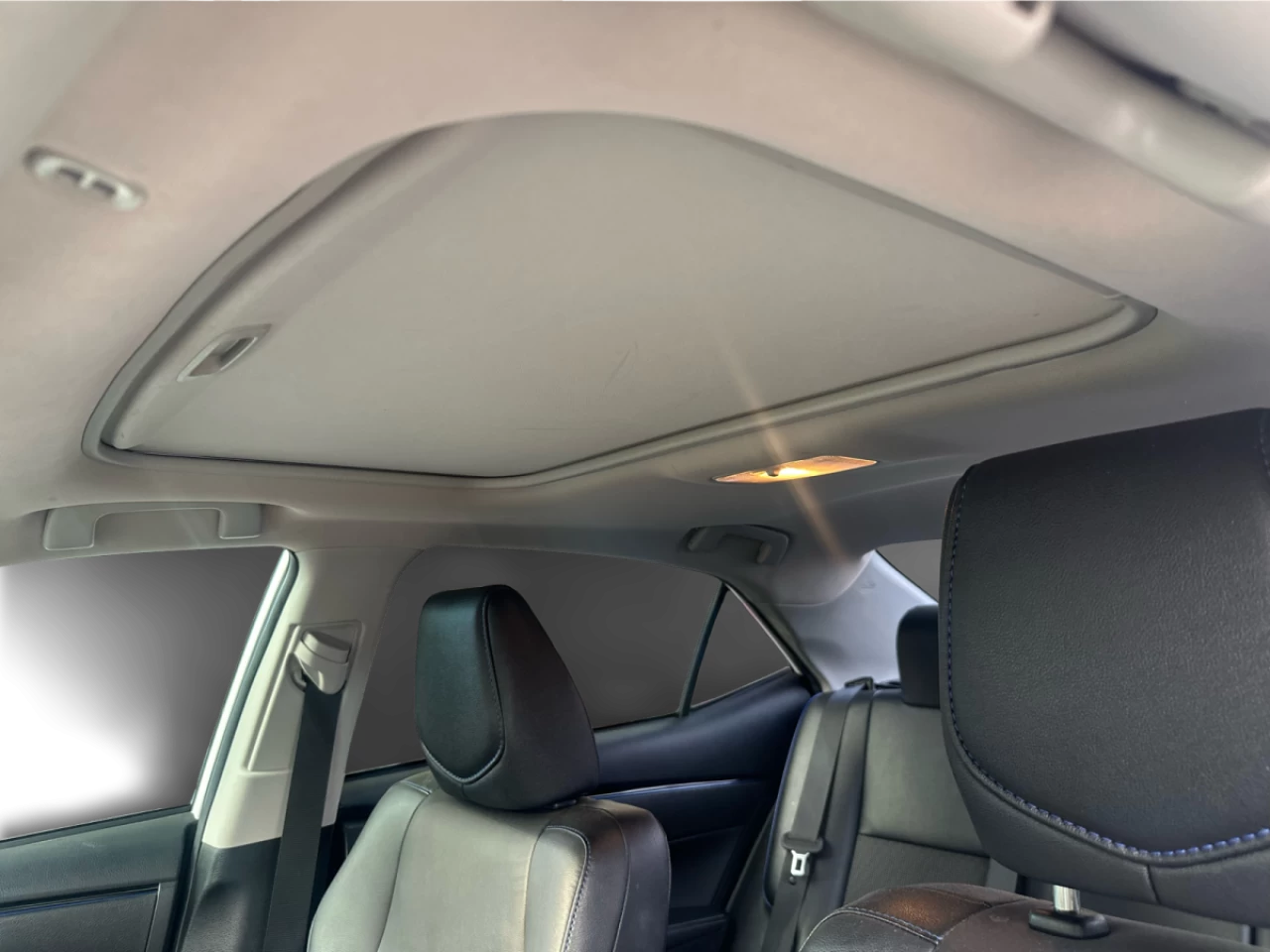 2017 Toyota Corolla 4dr Sdn Man CE Image principale