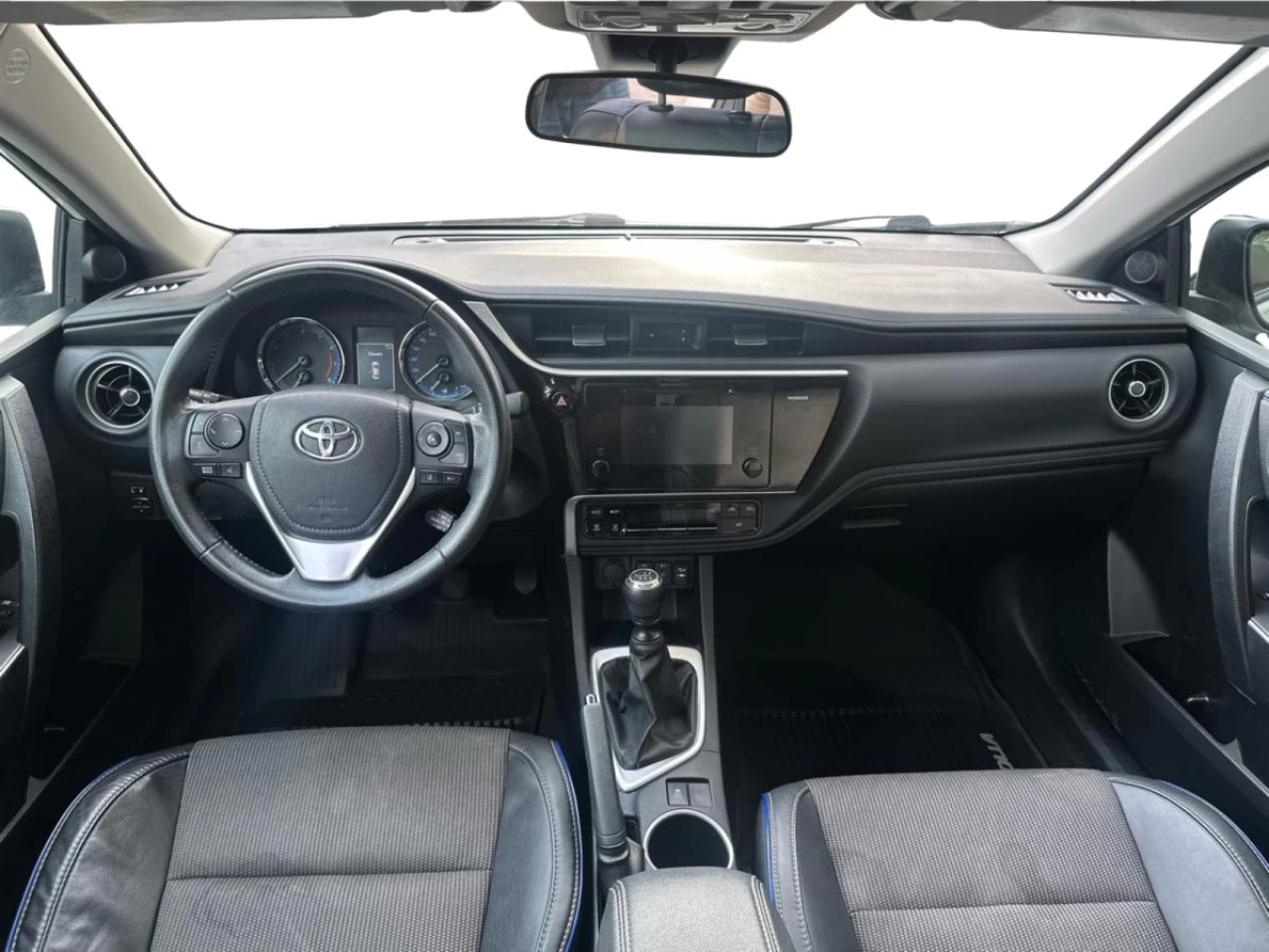 2017 Toyota Corolla 4dr Sdn Man CE Image principale