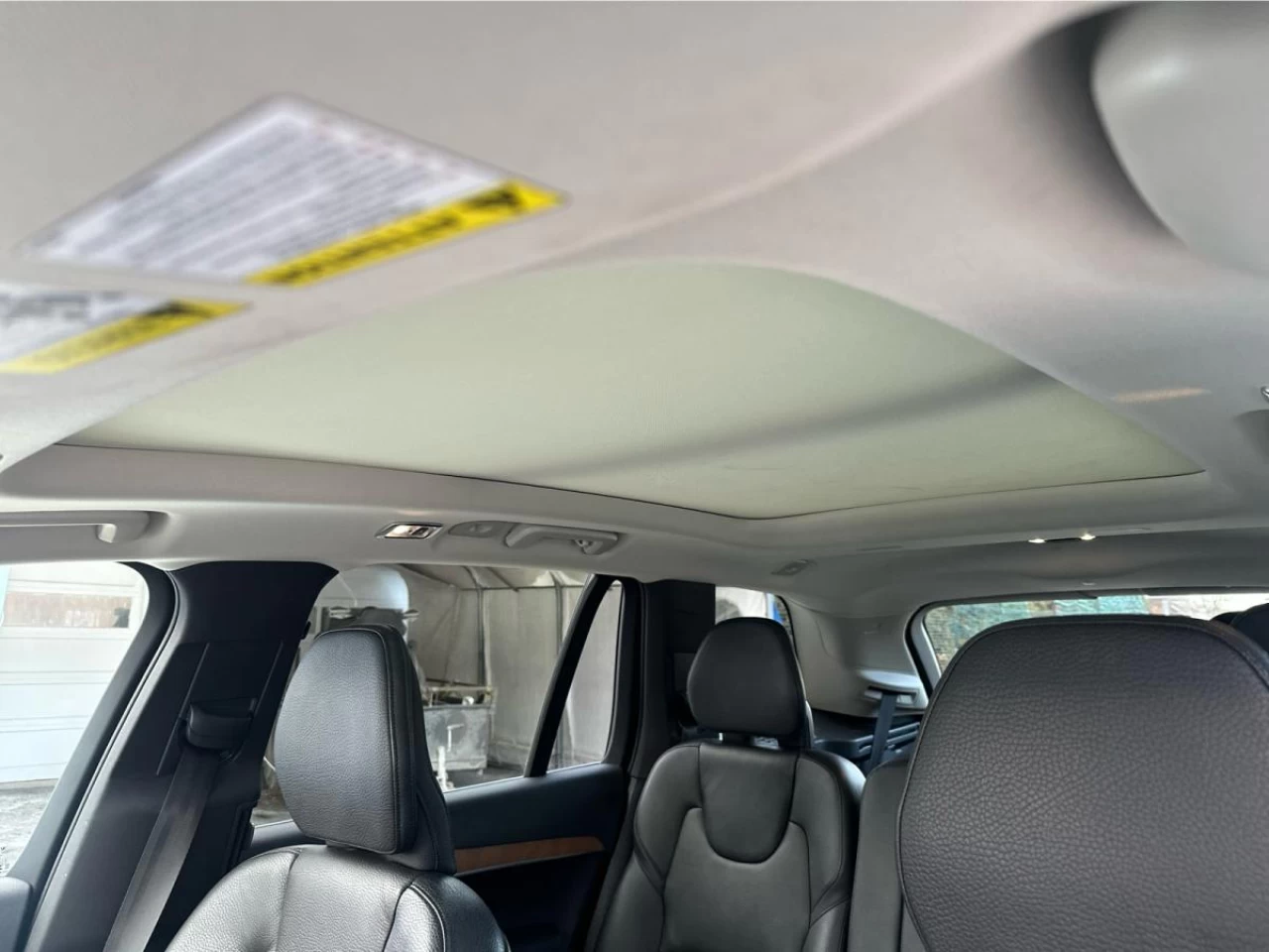 2022 Volvo XC90 T8 EAWD PHEV Inscription Expression Extended Range 7 pass Main Image