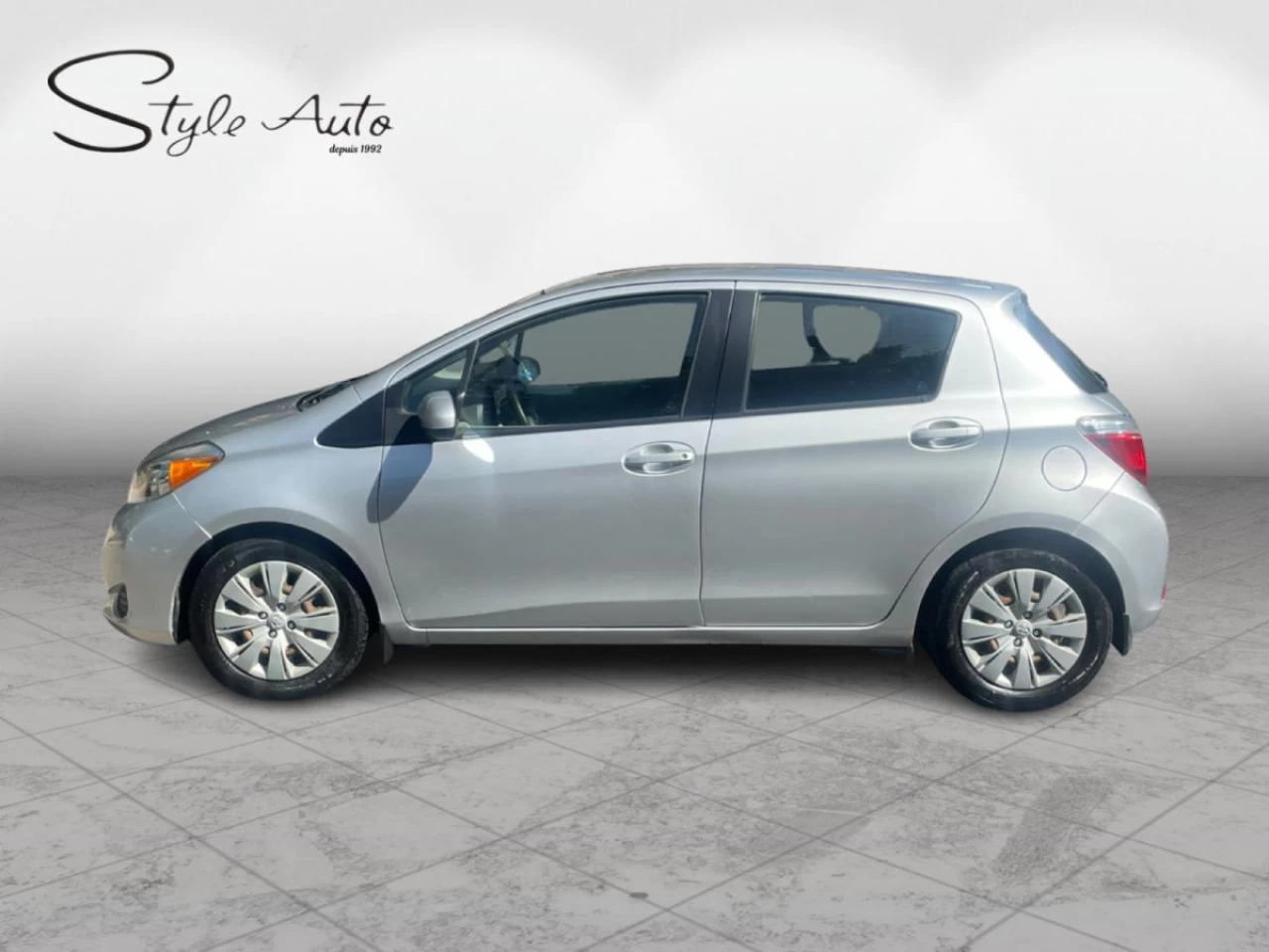 2013 Toyota Yaris 5dr HB Man LE Image principale