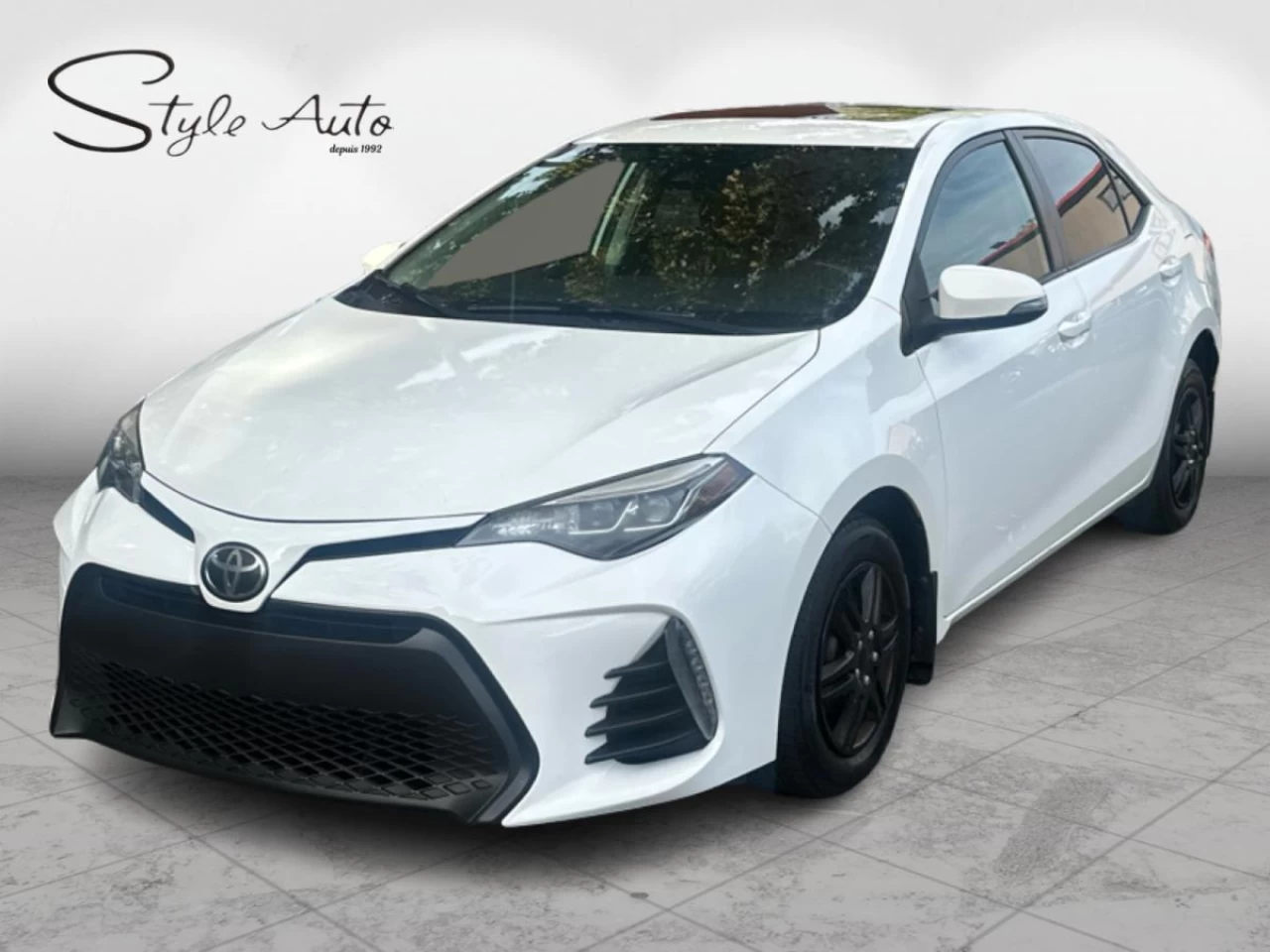 2017 Toyota Corolla 4dr Sdn Man CE Image principale
