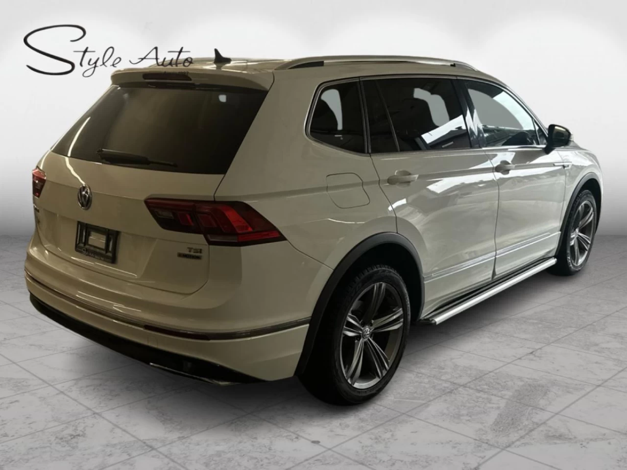 2018 Volkswagen Tiguan Highline R-Line 4MOTION Main Image