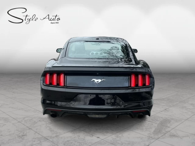 Ford Mustang Fastback EcoBoost 2015