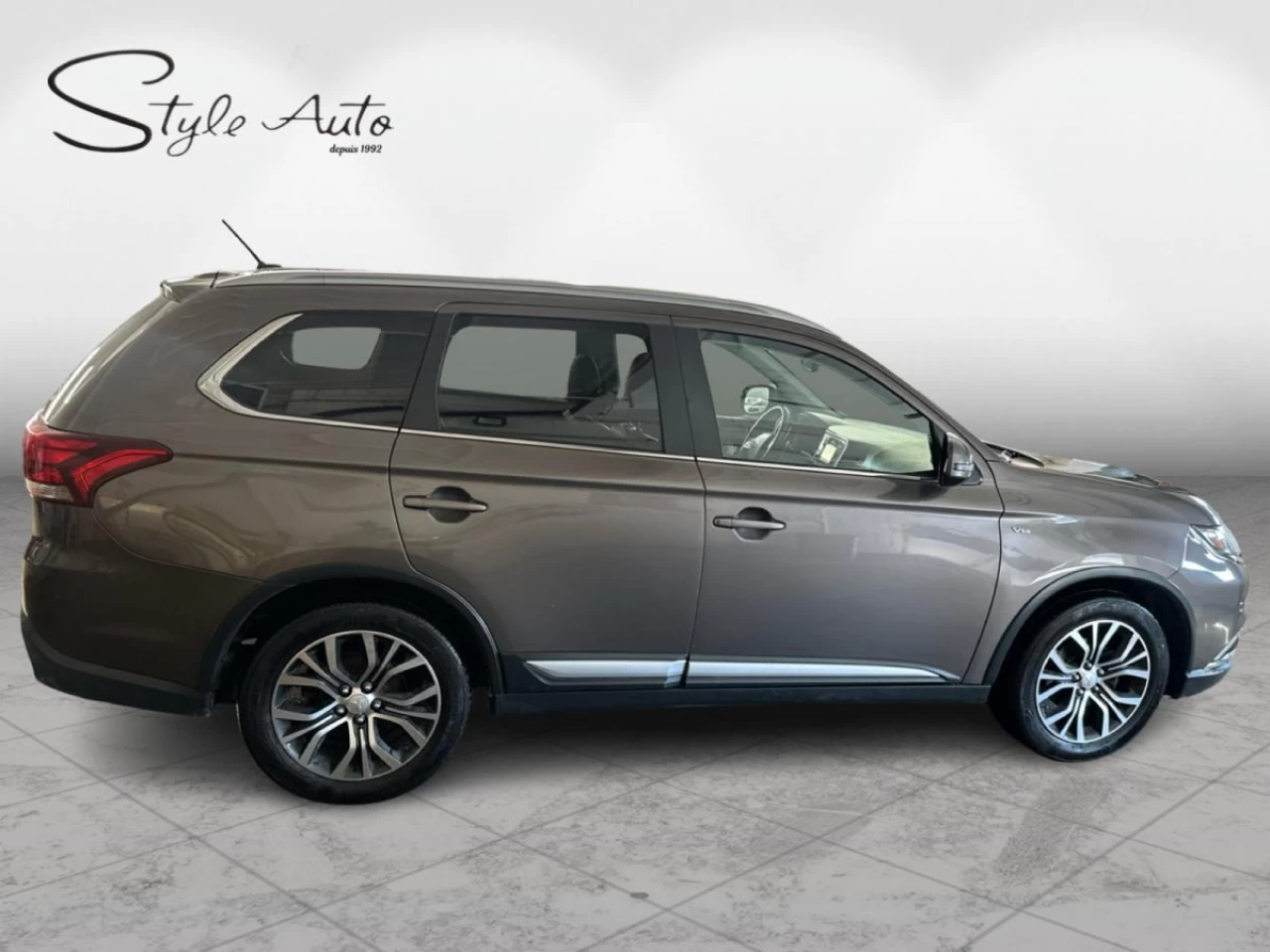 2016 Mitsubishi Outlander AWC 4dr GT Main Image