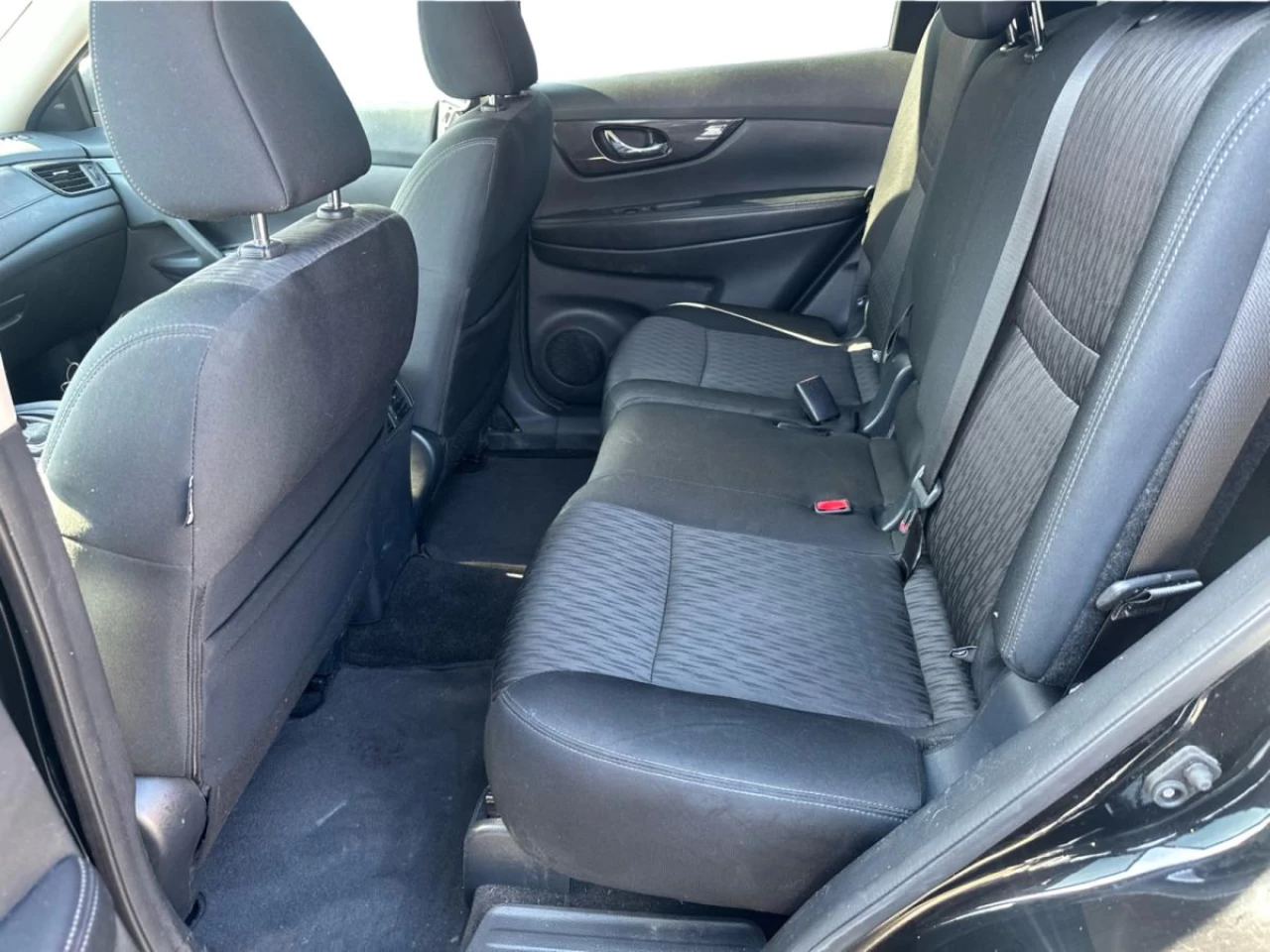 2018 Nissan Rogue AWD SV Image principale