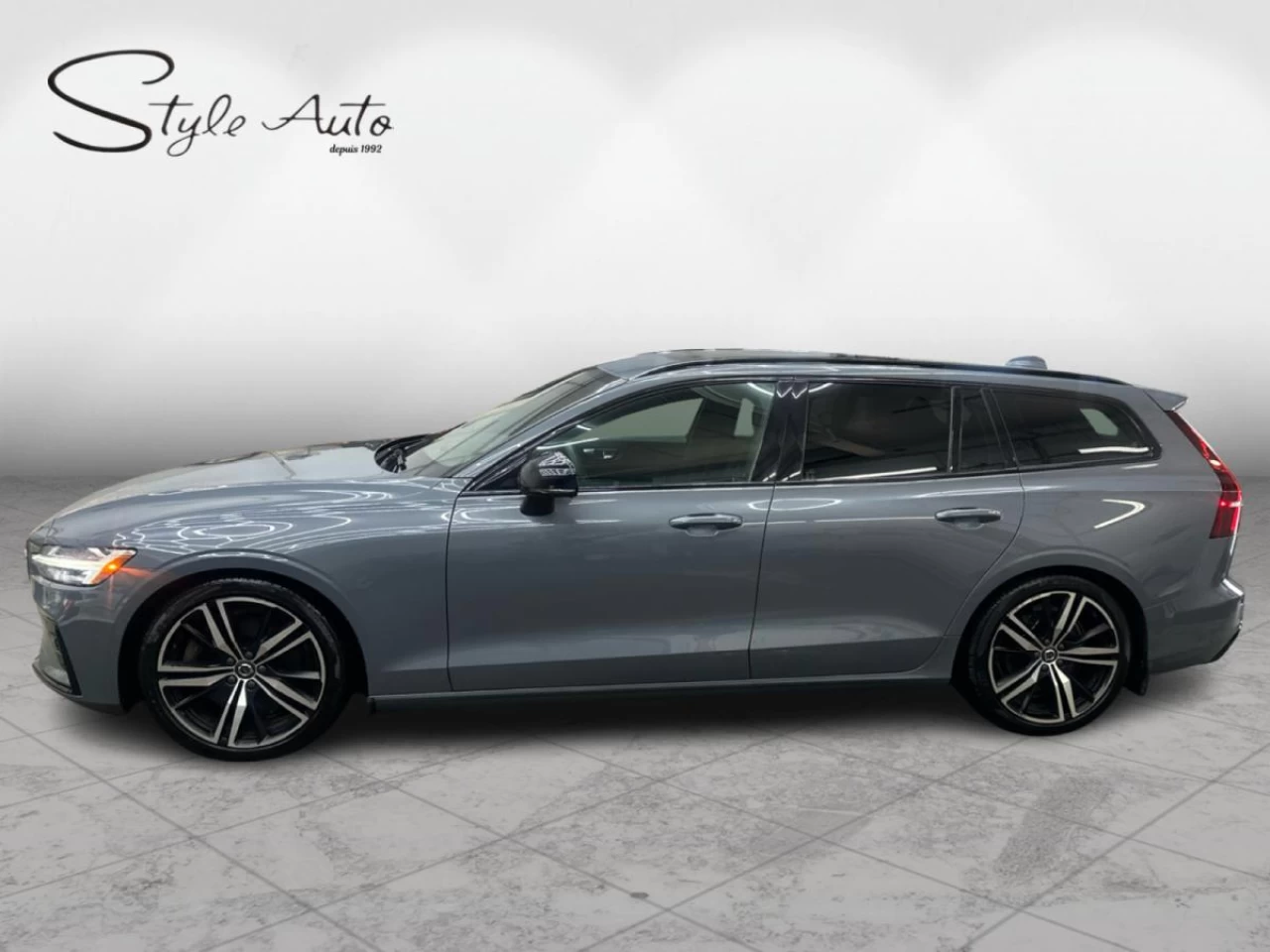 2022 Volvo V60 T6 AWD R-Design Image principale