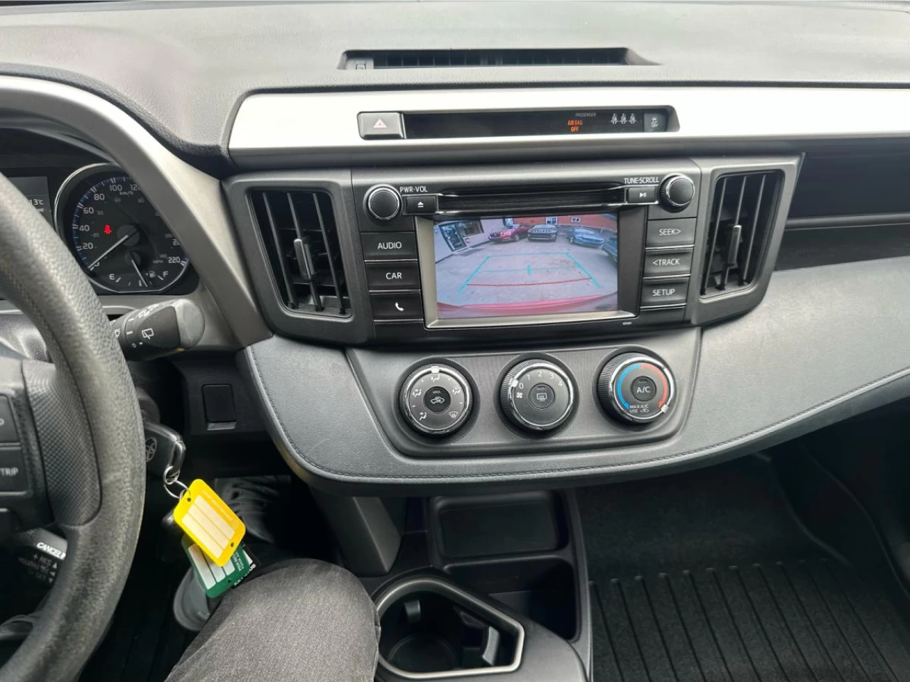 2018 Toyota RAV4 AWD LE Image principale