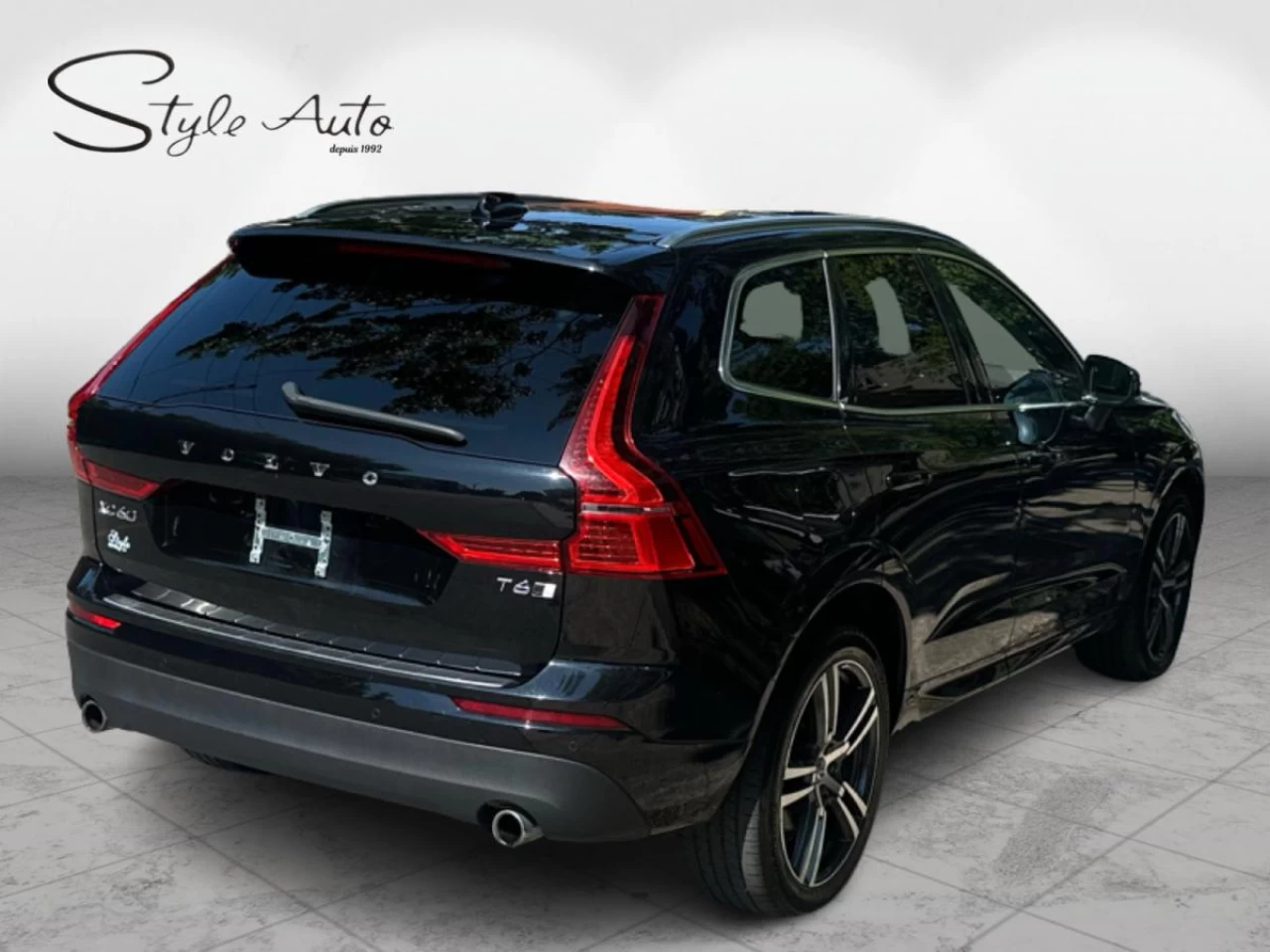 2021 Volvo XC60 T6 AWD Momentum Main Image