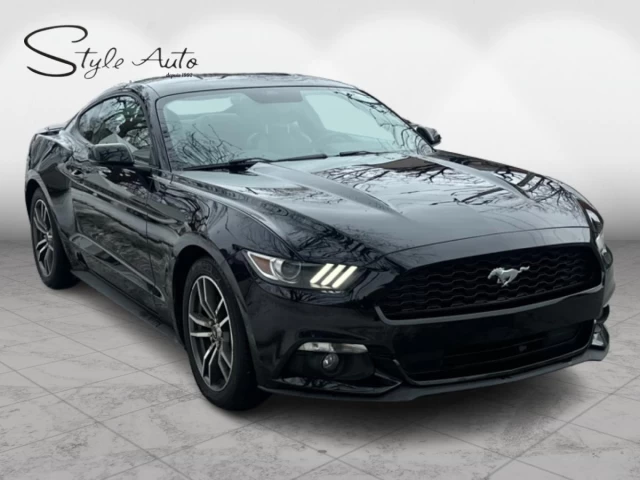 Ford Mustang Fastback EcoBoost 2015
