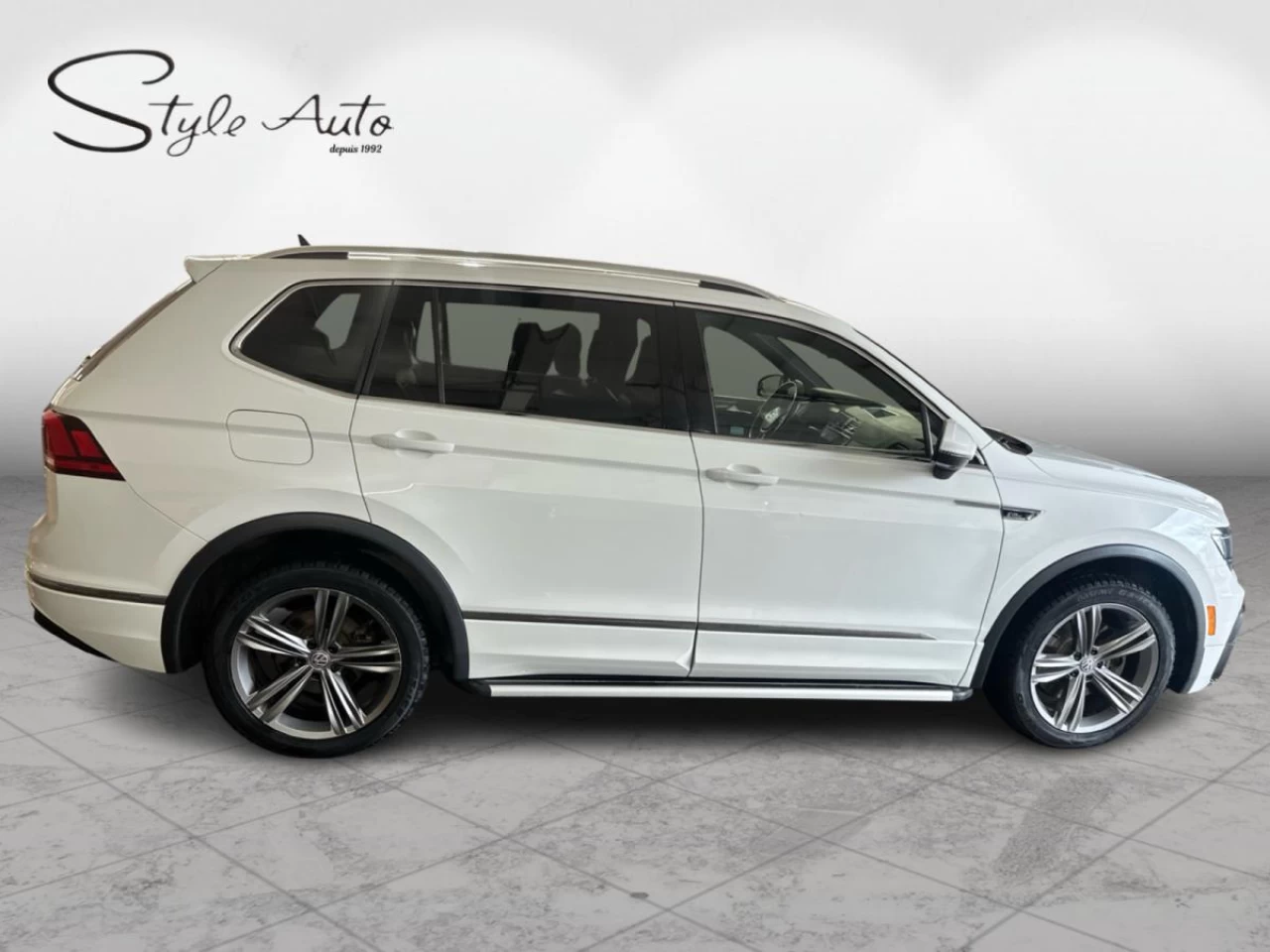 2018 Volkswagen Tiguan Highline R-Line 4MOTION Main Image
