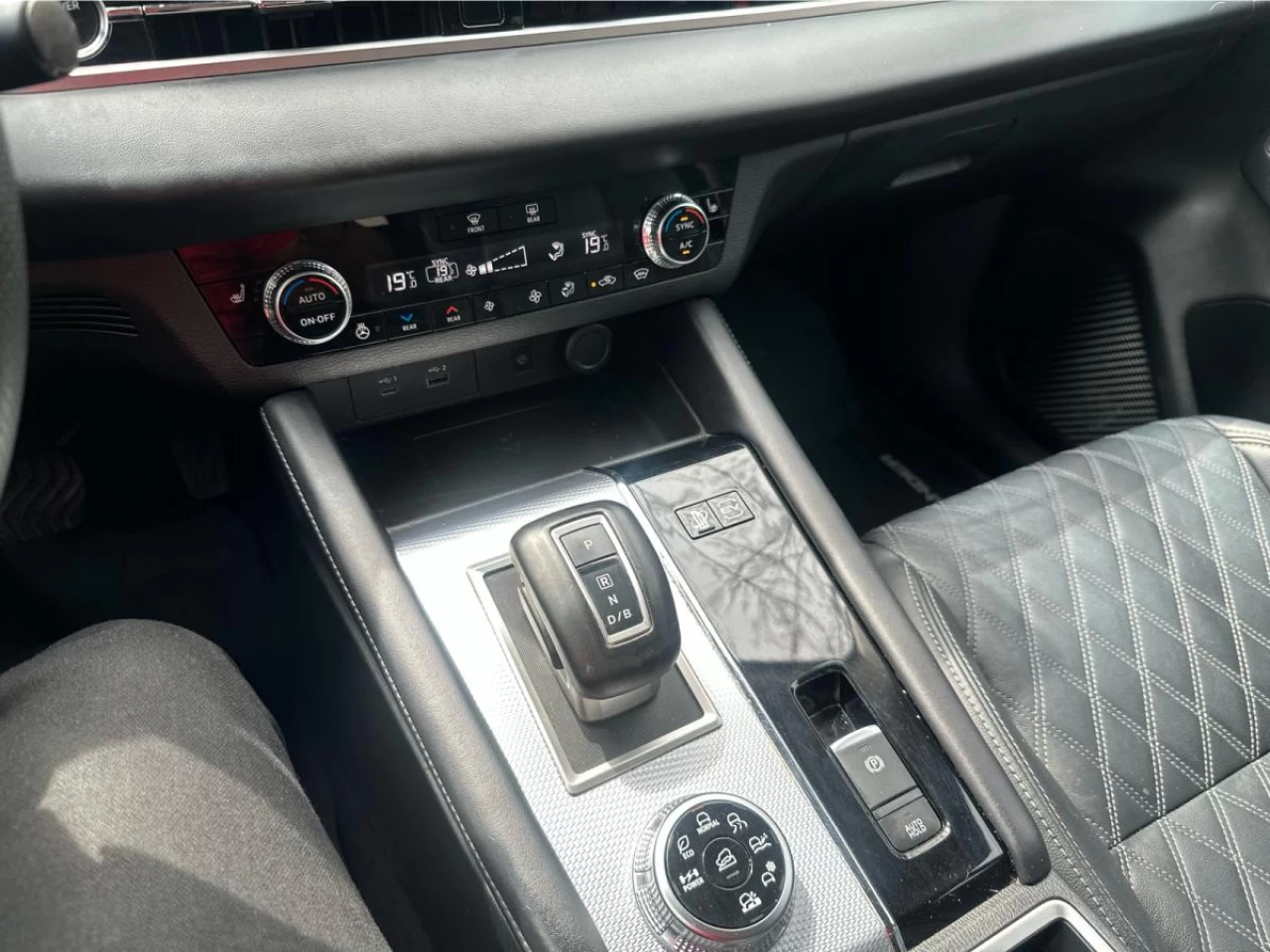 2024 Mitsubishi Outlander GT S-AWC hybride 7 pass Image principale