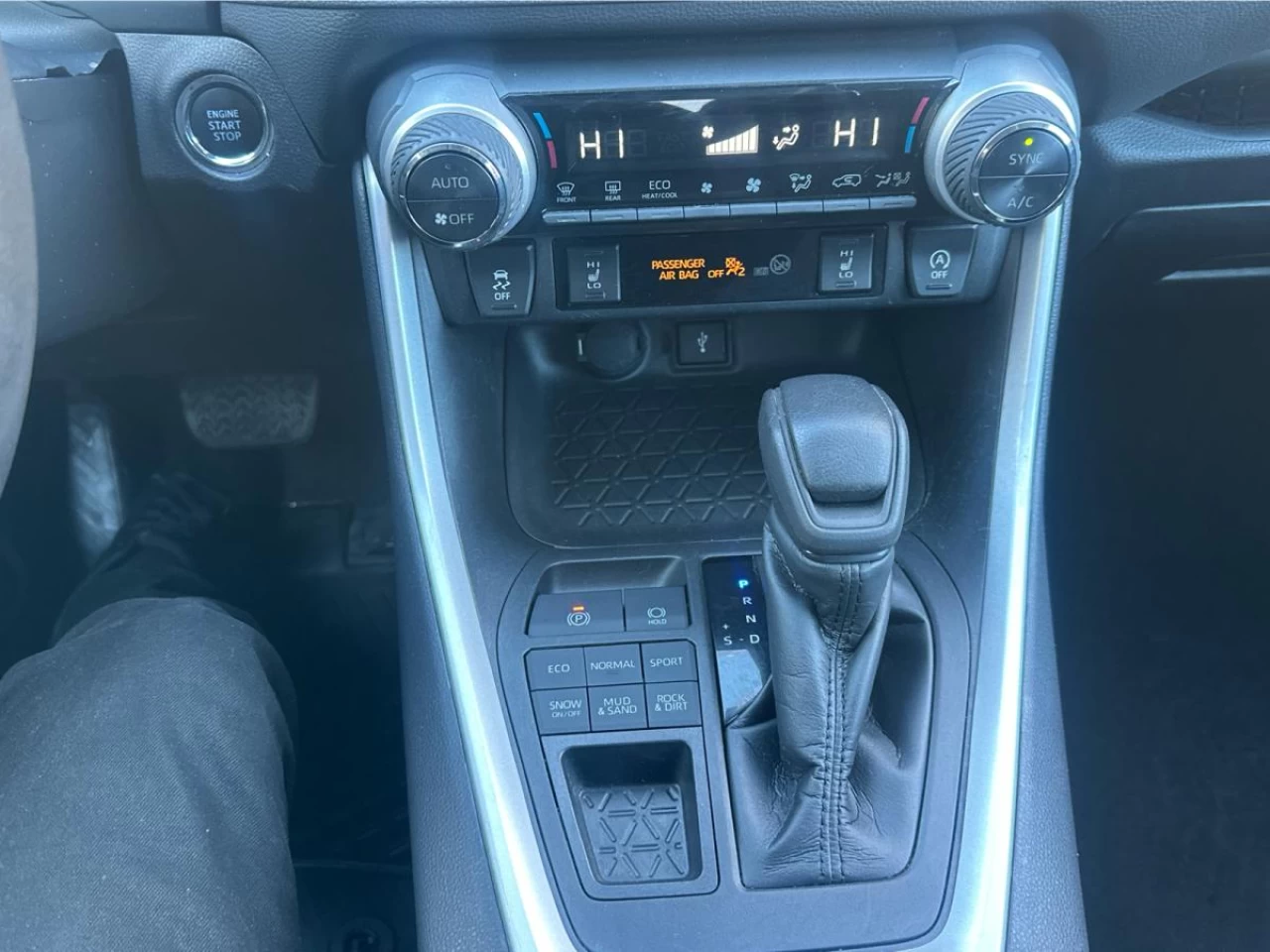 2021 Toyota RAV4 XLE AWD Image principale