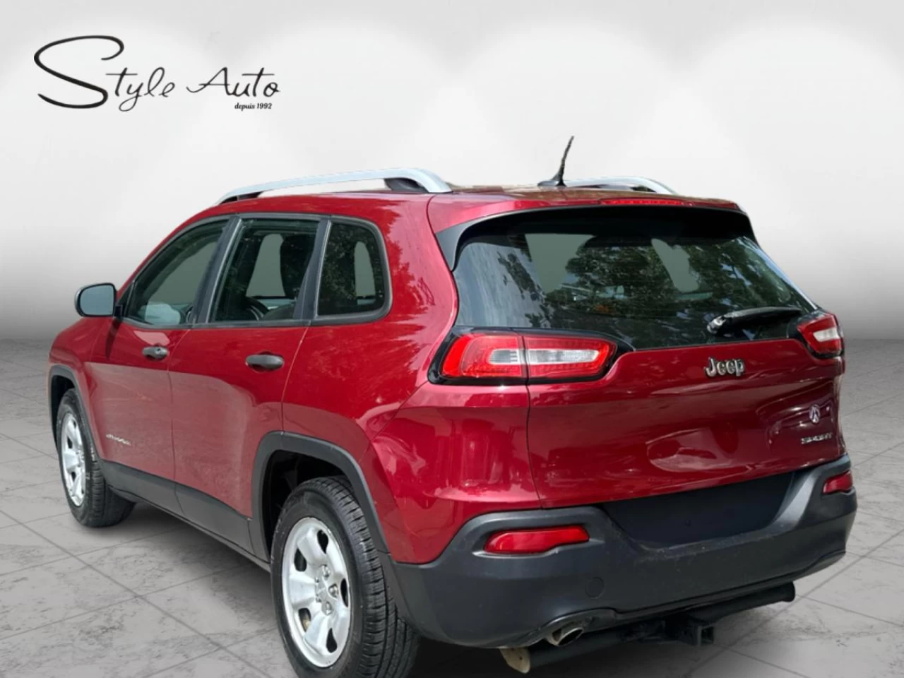 2015 Jeep Cherokee FWD 4dr Sport Image principale