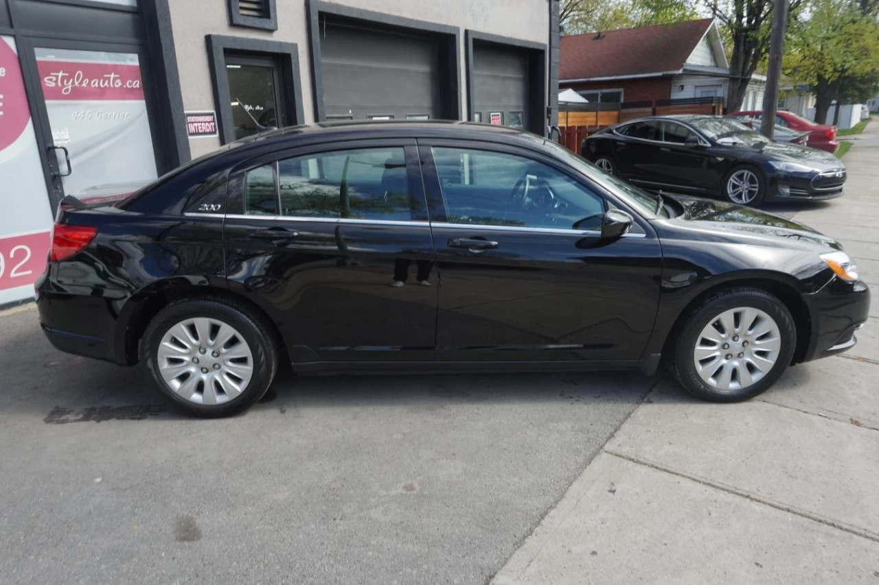 2011 Chrysler 200 LX 2.4 LITERS FULLY LOADED Image principale