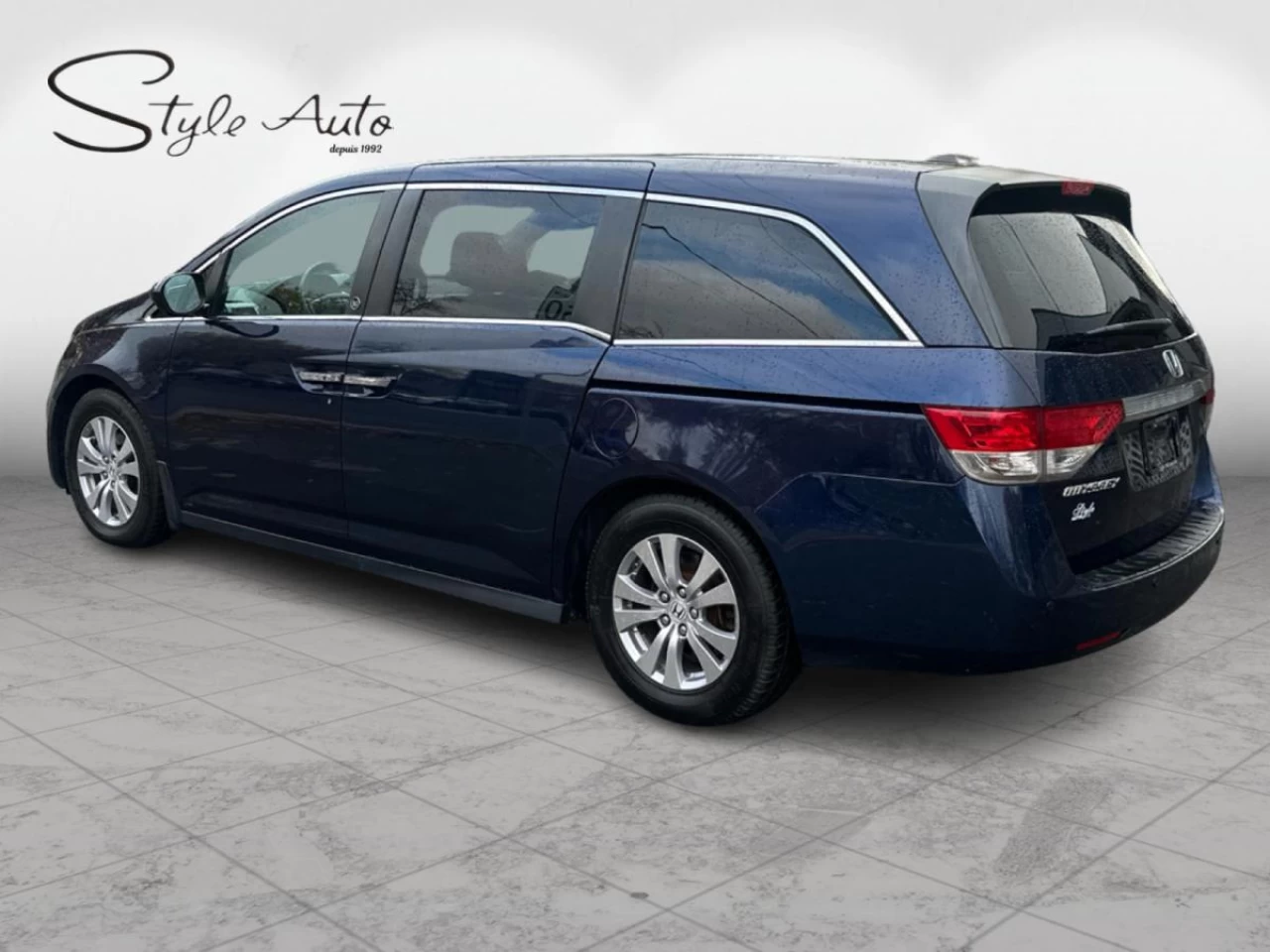 2017 Honda Odyssey EX-L  8 passengers with Rear Entertainment System Main Image