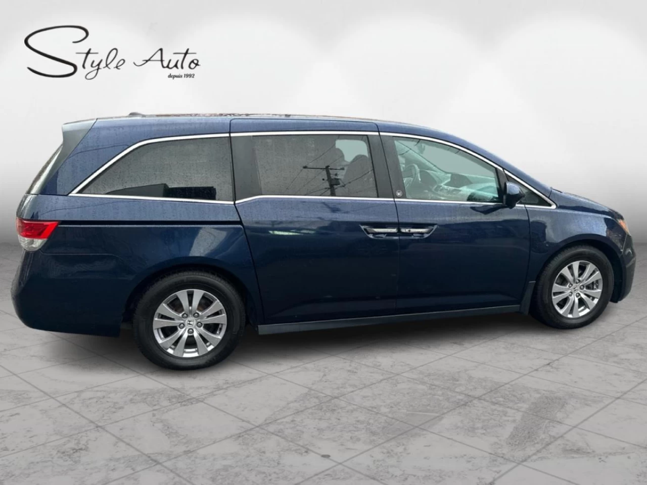 2017 Honda Odyssey EX-L  8 passengers with Rear Entertainment System Main Image