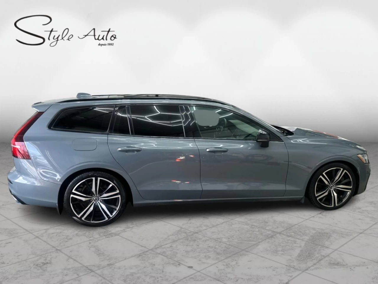2022 Volvo V60 T6 AWD R-Design Image principale