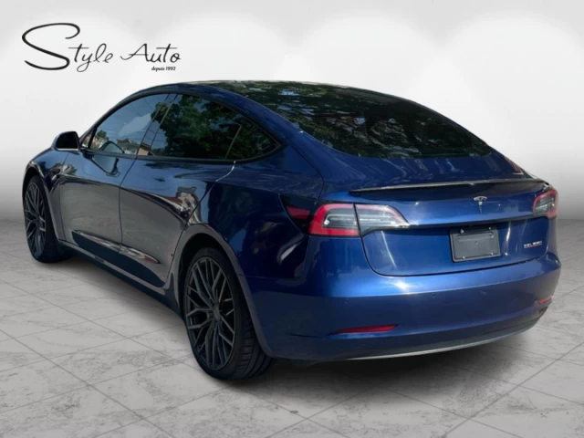 Tesla Model 3  2022