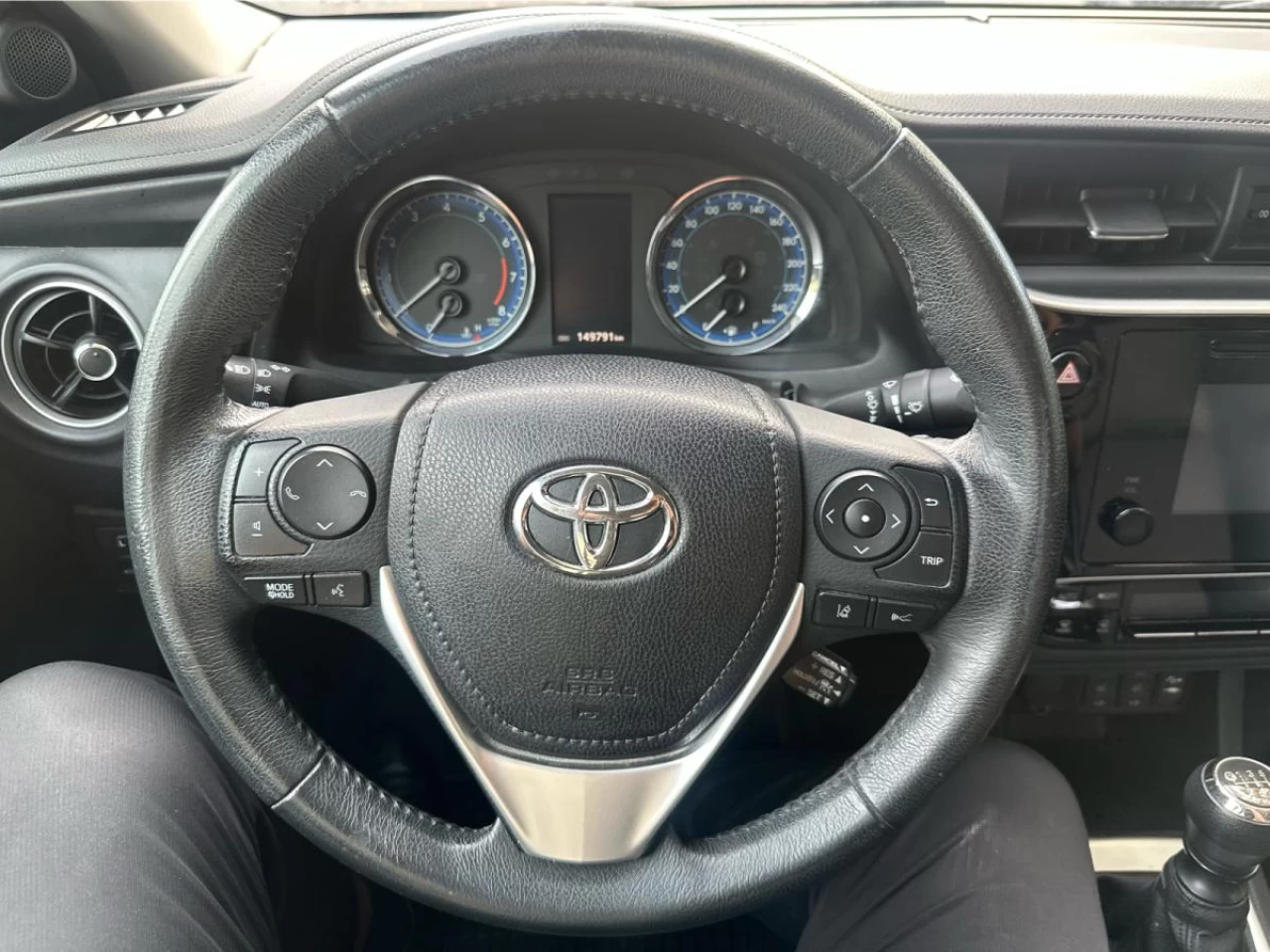 2017 Toyota Corolla 4dr Sdn Man CE Image principale