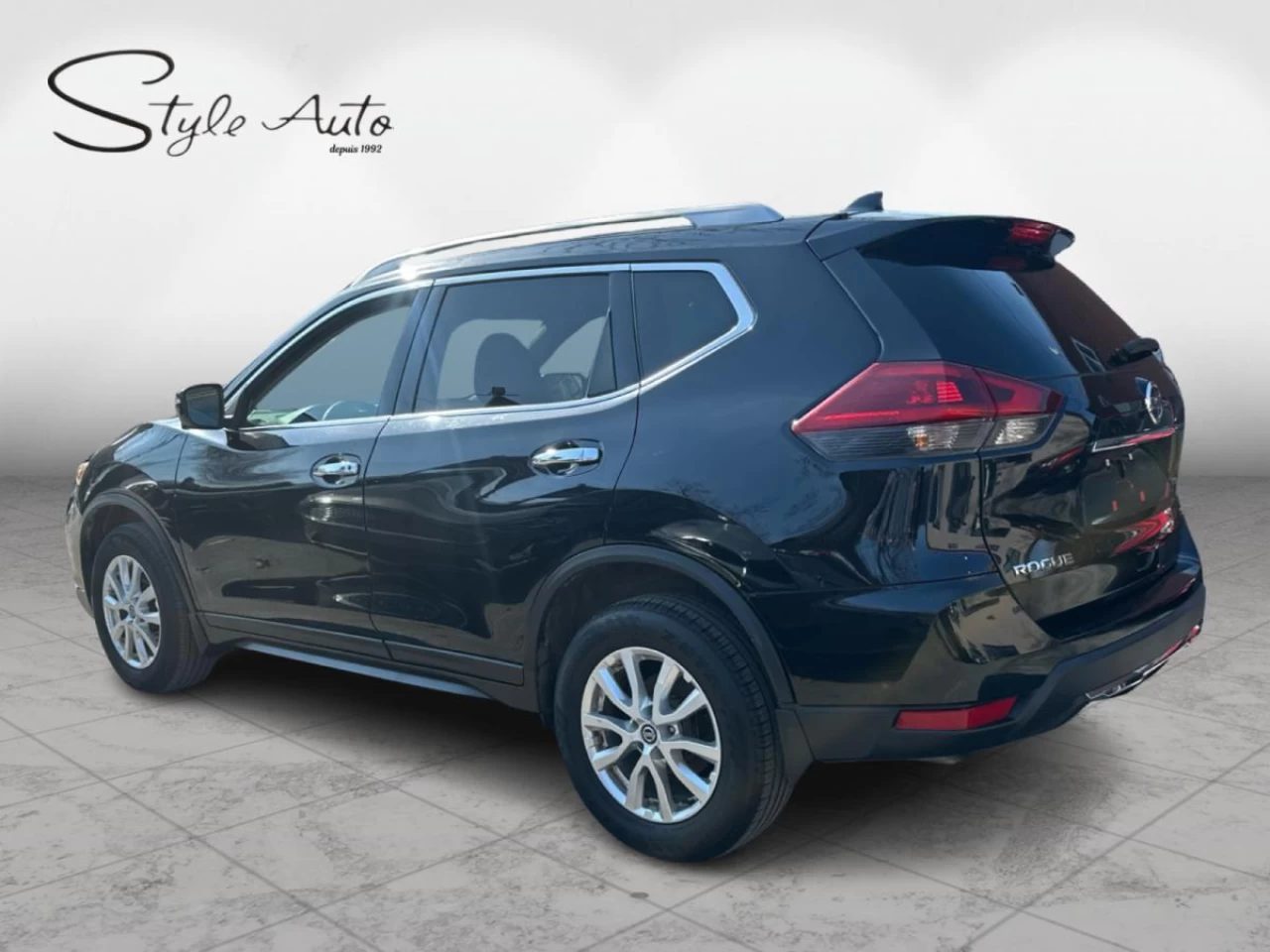 2018 Nissan Rogue AWD SV Image principale