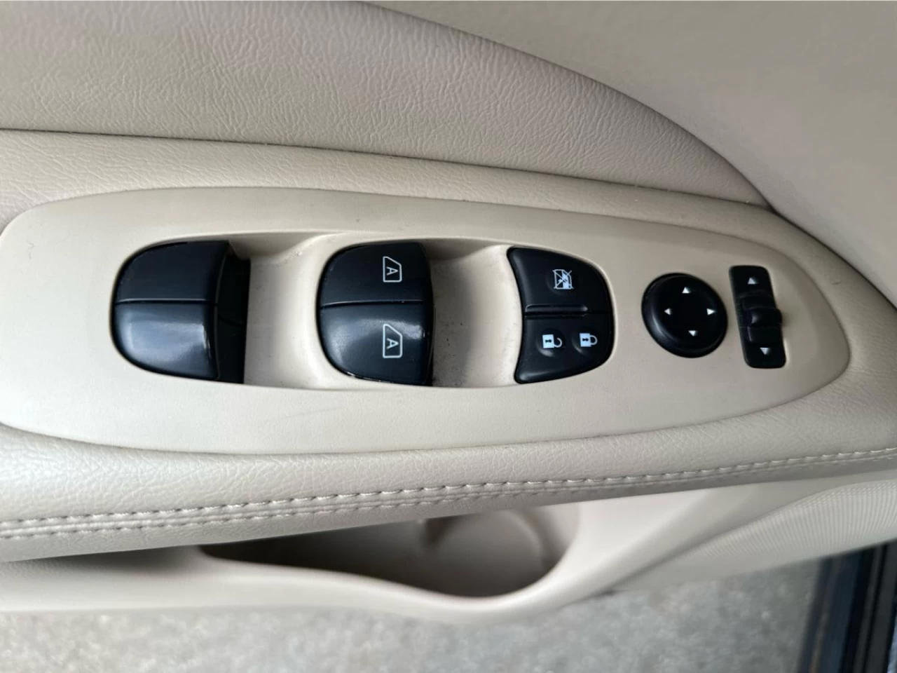 2014 Nissan Pathfinder 4WD S Leather Nav cam 7 Pass Image principale