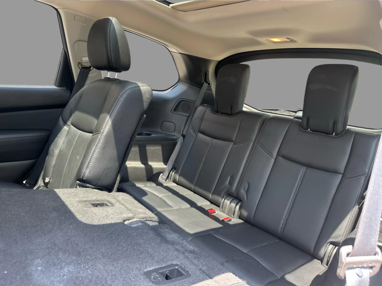 2015 Nissan Pathfinder AWD 7 pass Main Image