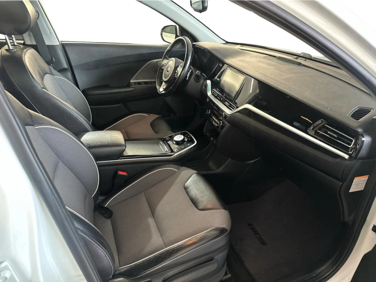 2021 Kia Niro EX FWD Main Image