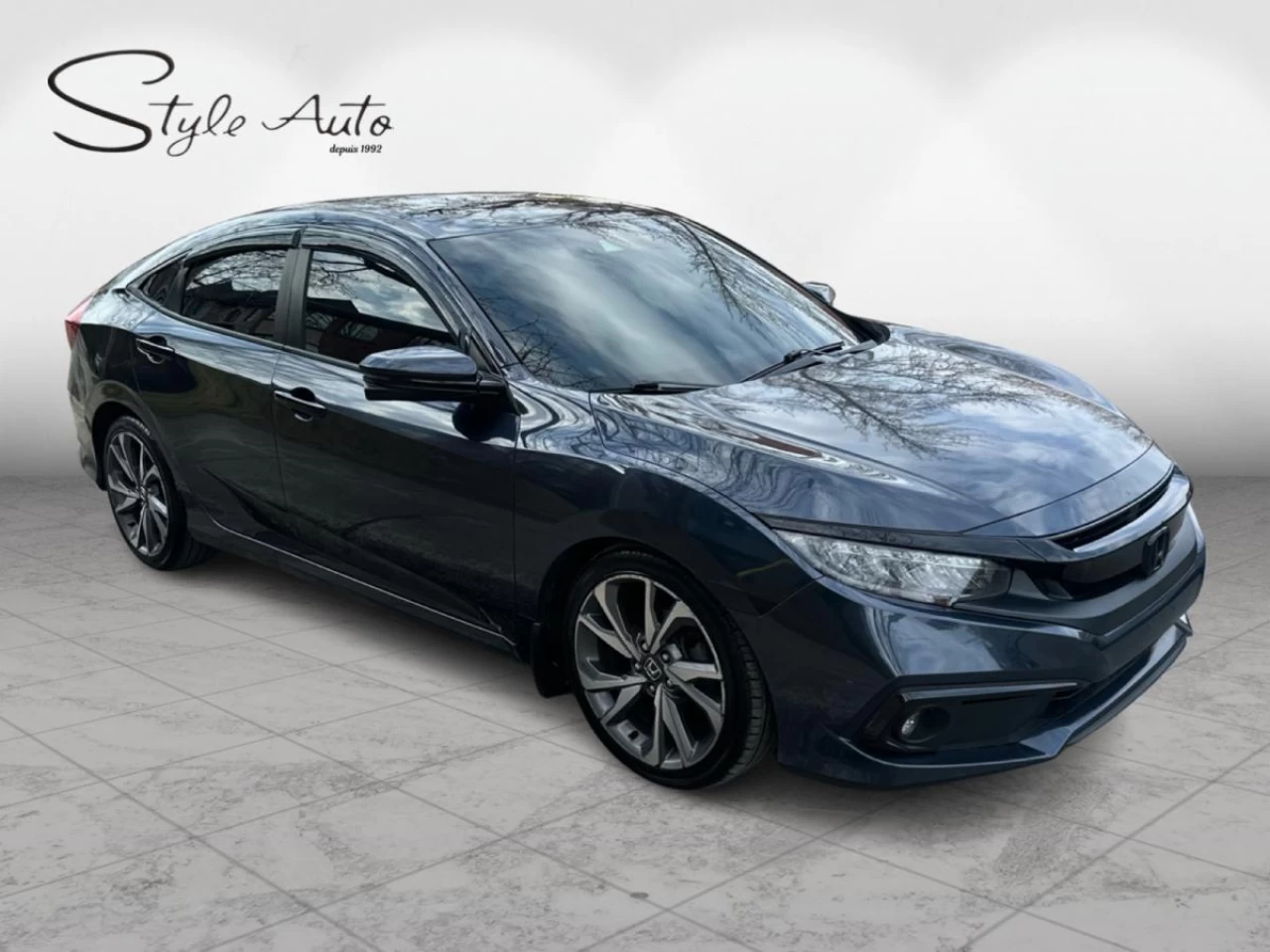 2019 Honda Civic Touring CVT Sedan 2 Sets of Tires Image principale