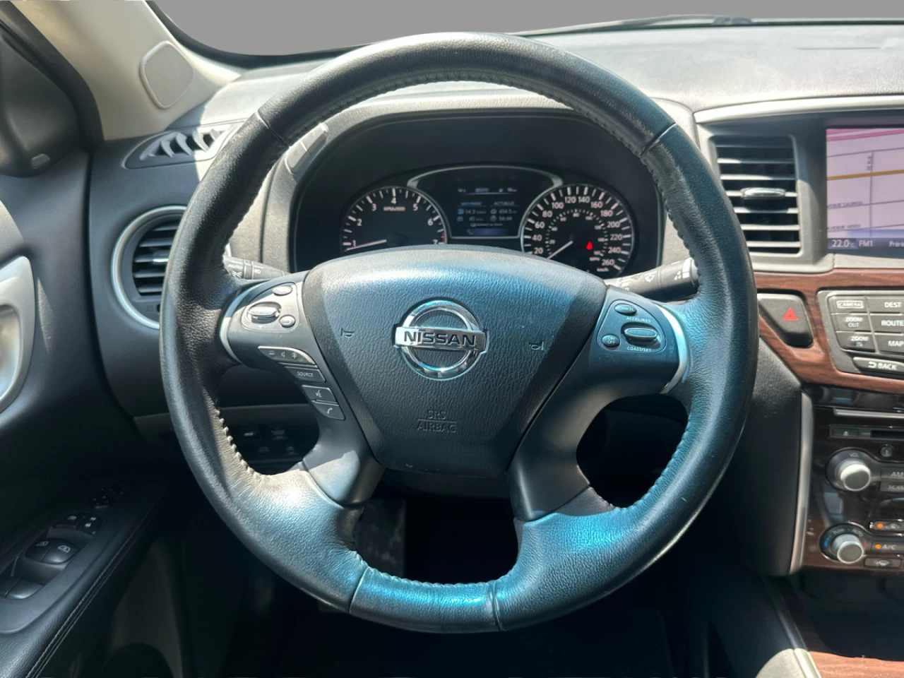 2015 Nissan Pathfinder AWD 7 pass Main Image