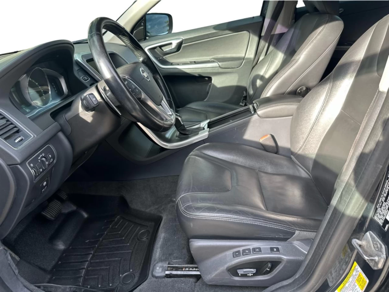2015 Volvo XC60 AWD T6 Premier Plus Image principale