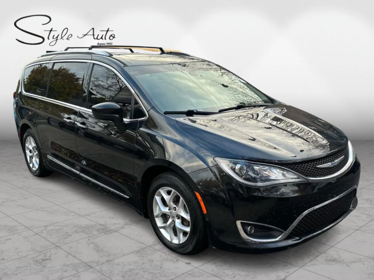 2018 Chrysler Pacifica Touring-L Plus 7 pass Main Image