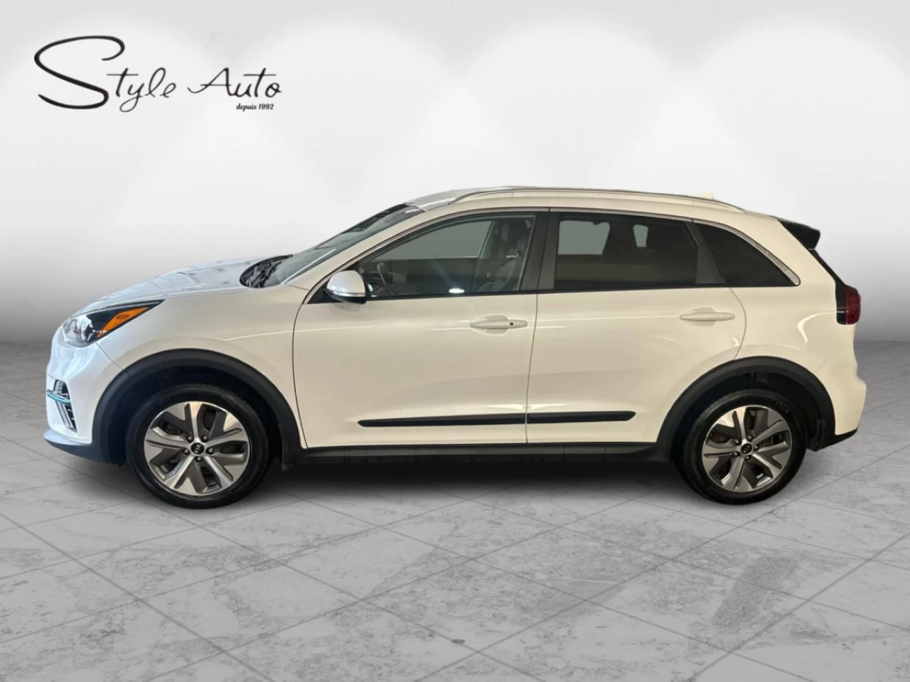 2021 Kia Niro EX FWD Main Image
