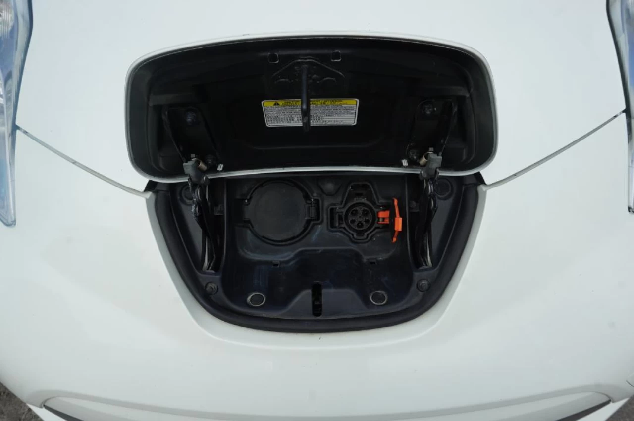 2015 Nissan LEAF S Image principale